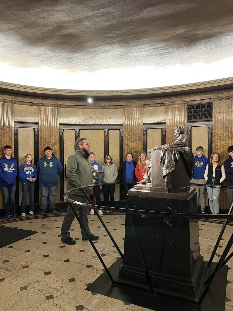 8th graders in Springfield on tour of Lincoln's home.